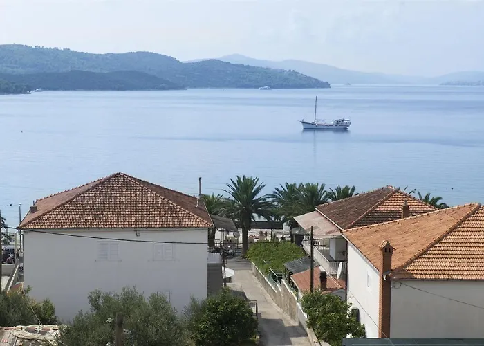 Meri 公寓 特罗吉尔